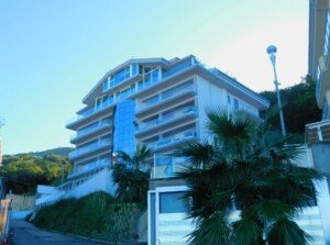 4 Bed 2 Bath Apartment | 175 sqm Internal + 175 sqm external | key ready